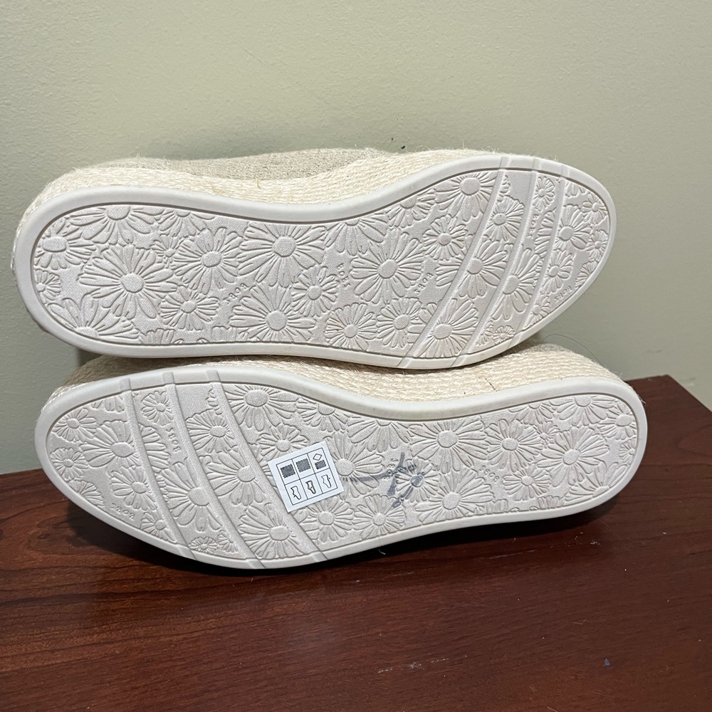 Skechers Martha Stewart Cream Textured Slip-On Shoes - Picture 8 of 10